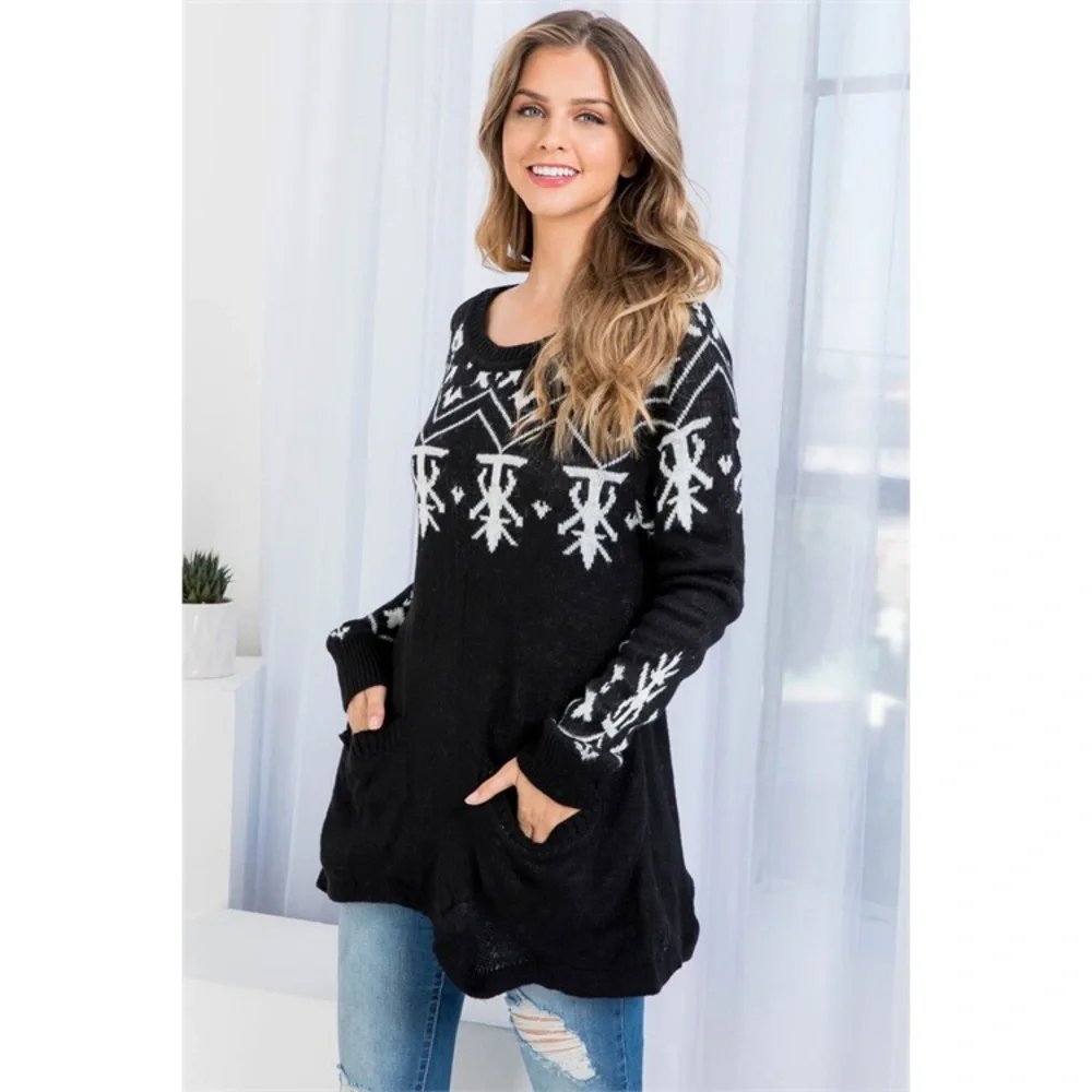 Round neck pocket detail Holiday pattern sweater - Picture 2 of 9